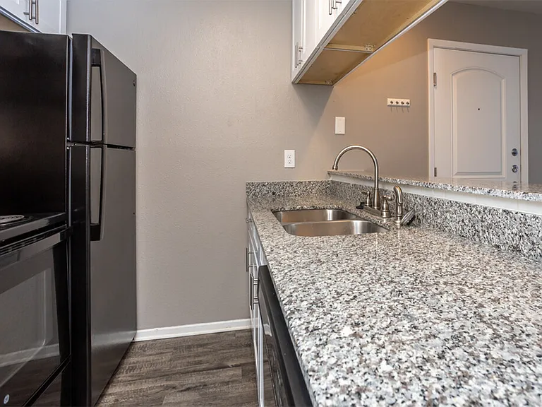 Highland Park Apartments — Photo 14