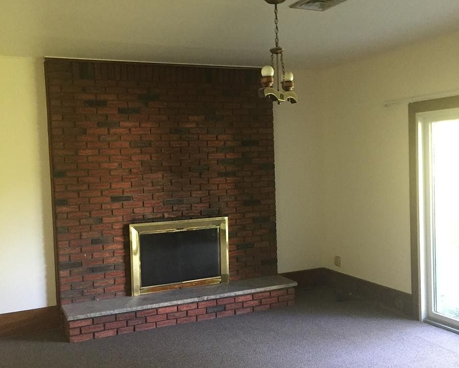 2nd image of 36 Donna Dr