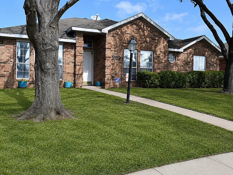 3109 Scott Dr — Photo 1