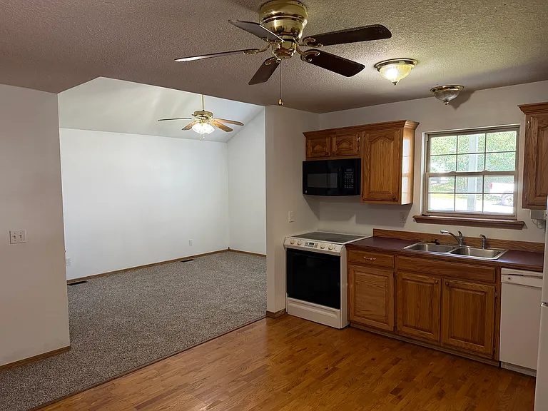 828 S Brownell Ave — Photo 13