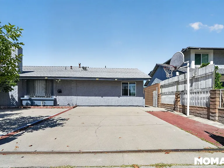 7705 Babcock Ave — Photo 34