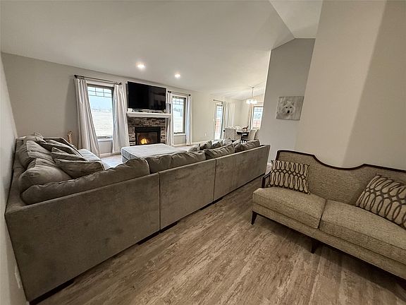 3rd image of 3404 Vail St