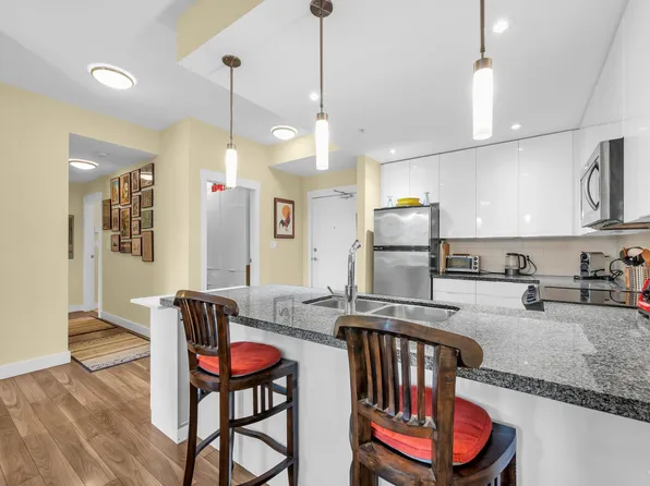 2368 Marpole Ave #403, Pt Coquitlam, BC V3C 0B4
