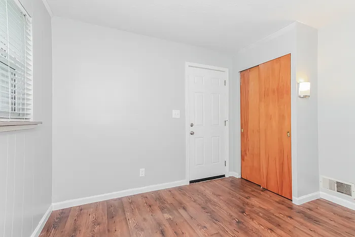 1104 Archland Dr — Photo 7