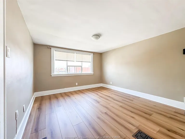 1351 Marentette Ave #UPPER — Photo 7