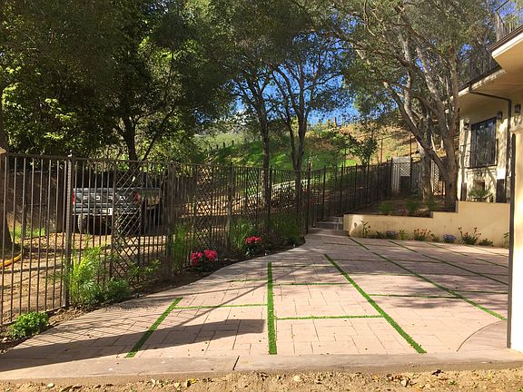 3rd image of 1020 Moraga Dr