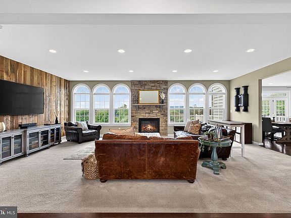 5th image of 15117 Grace Pl