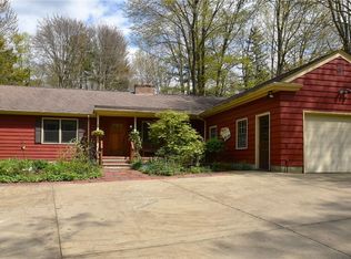 124 Ridgewood Rd, Chagrin Falls, OH 44022