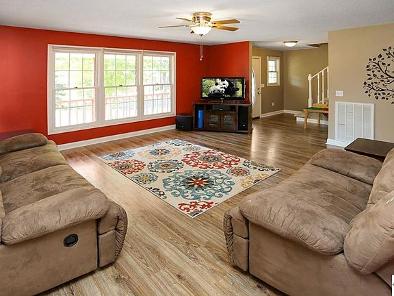 4th image of 284 Ravenwood Cir