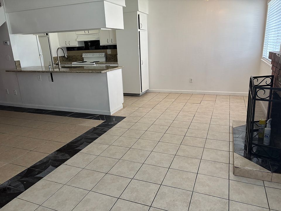 Kitchen dining area