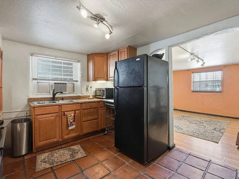 1506 Edith Boulevard Ne Casita #1 — Photo 2