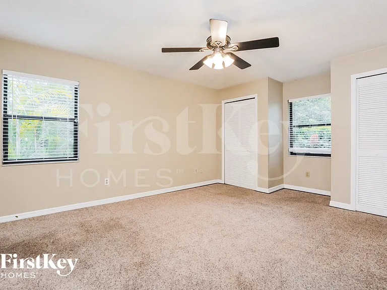 520 Whispering Oak Ln — Photo 11
