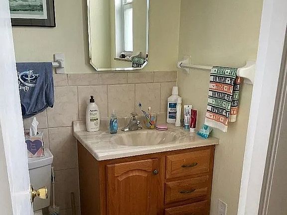 Vanity/toilet