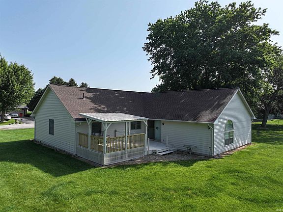 2nd image of 213 S Park Dr