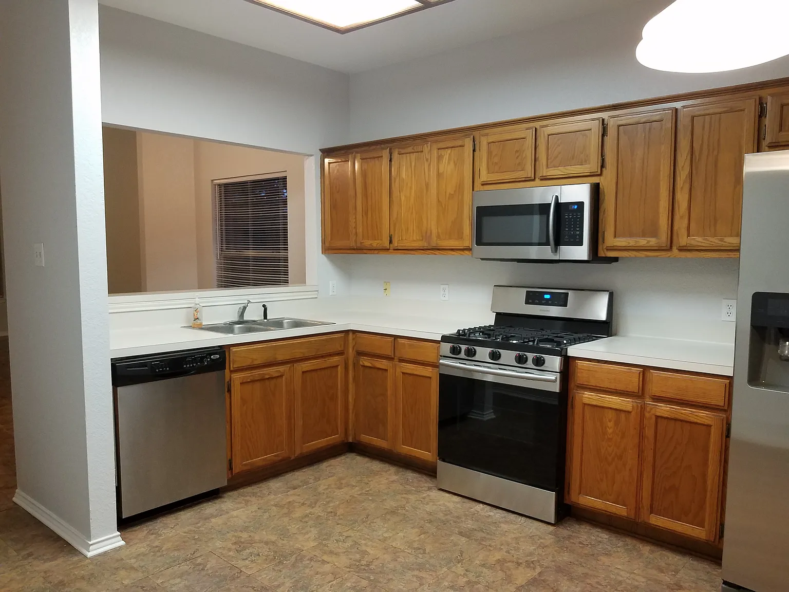 4 bed, 2.5 bath, 1819 sqft, $2,100 — Photo 4