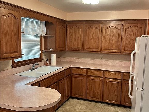 3rd image of 1308 W 30th St