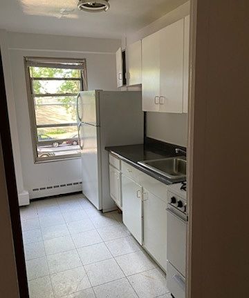 3rd image of 2600 W Berwyn Ave APT 201