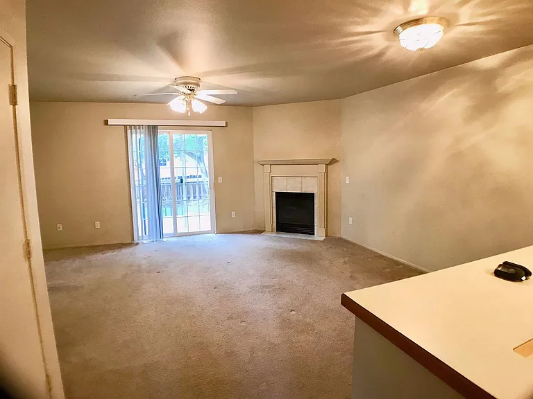 990 NE Savannah Dr — Photo 4