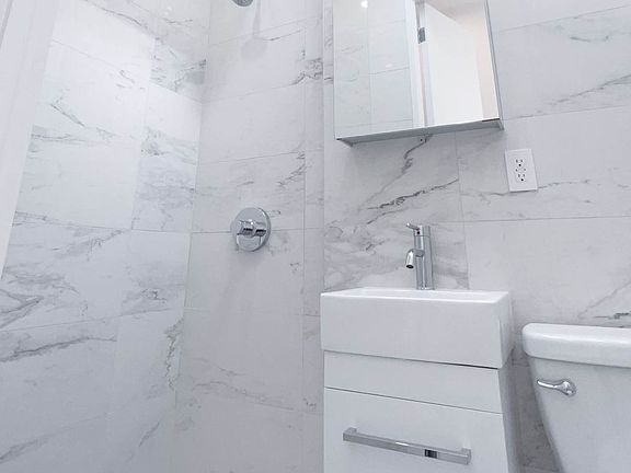 5th image of 206 W 21st St APT A12