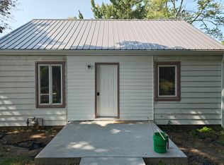 313 1/2 9th Ave, Wellman, IA 52356