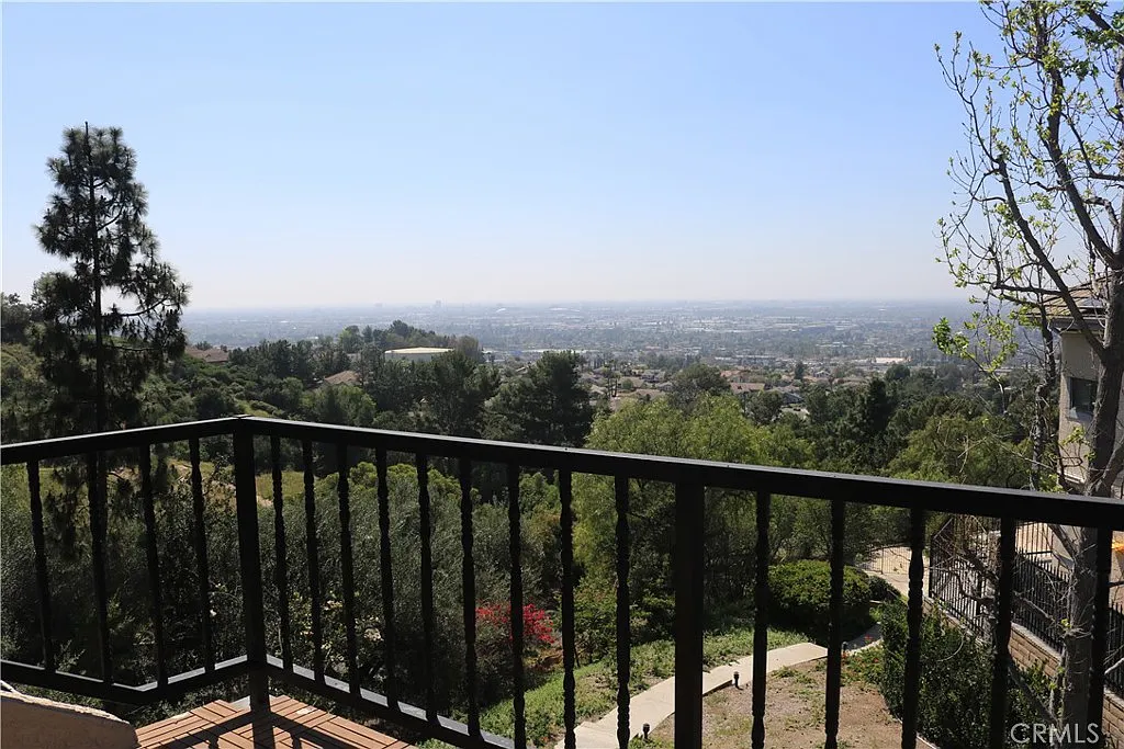 3 bed, 2000 sqft, $5,000 — Photo 3