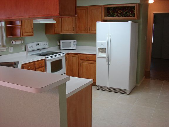 4th image of 136 Willow Cir