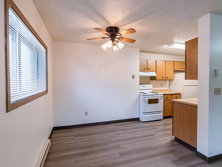 Fargo, ND Prairiewood Courts Apartments | Dining