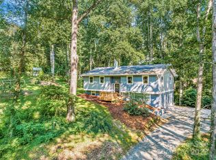 87 Crows Nest Rd, Hendersonville, NC 28791