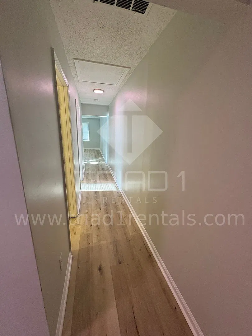 E Bragg - G — Photo 3