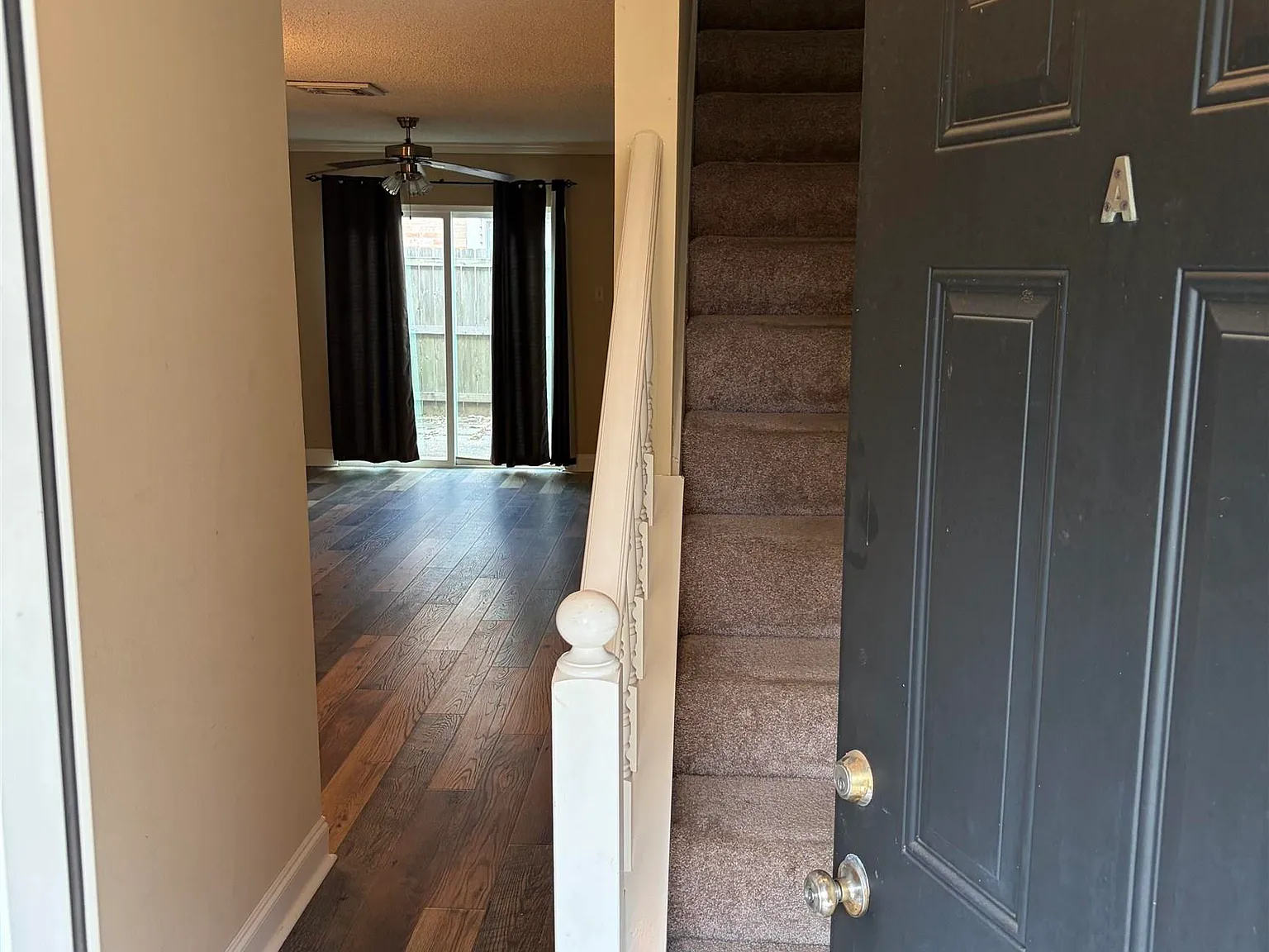 2 bed, 1100 sqft, $1,300 — Photo 2
