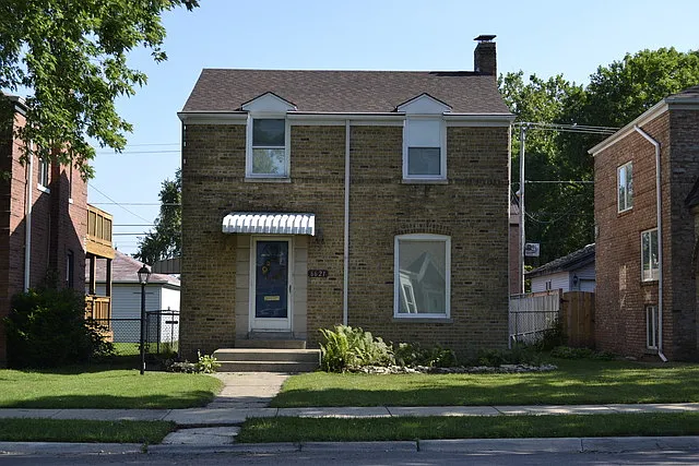6621 W Foster Ave photo 1