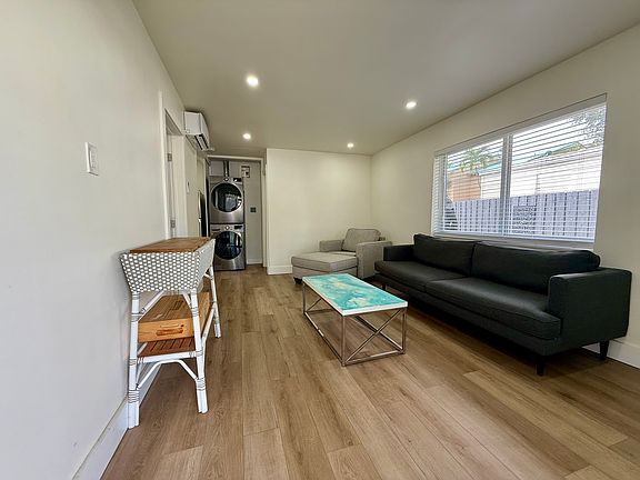 5th image of 820 SE 14th St #A
