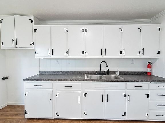 5th image of 341 Rogers St