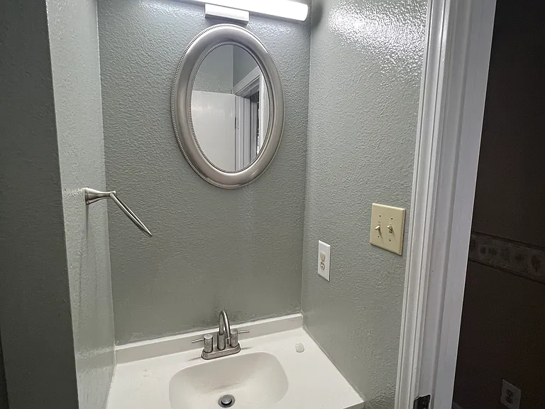 5950 Redcliff North Ln #5950 — Photo 8
