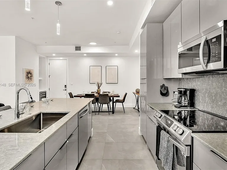 2100 Miami Rd #204 — Photo 4