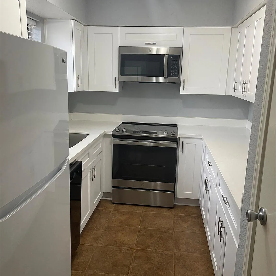 1 bed, 1.0 bath, 897 sqft, $1,200 — Photo 4