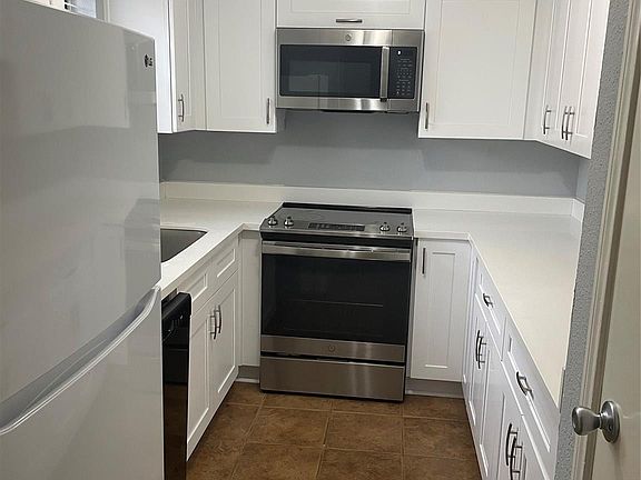 4th image of 3150 Walnut Bend Ln APT 618