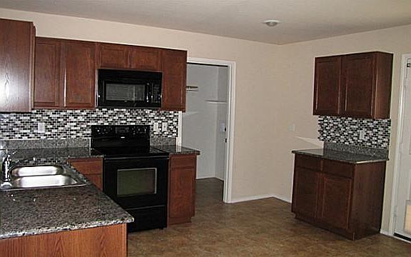 3rd image of 2433 Loreto Dr