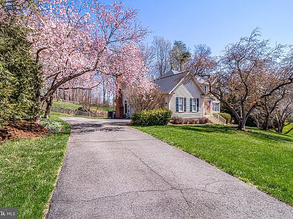 2nd image of 9234 Wrights Hollow Ln