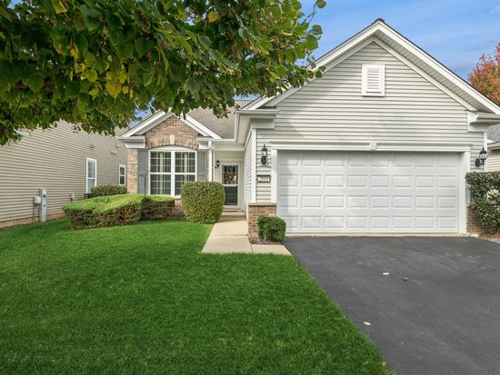 2864 Edgewater Dr, Elgin, IL 60124