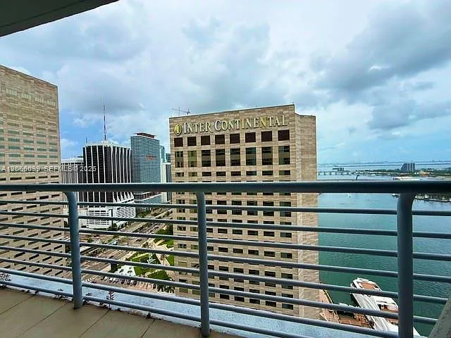 One Miami East — Photo 4