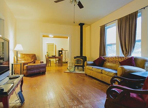 4th image of 1010 N Avenue C