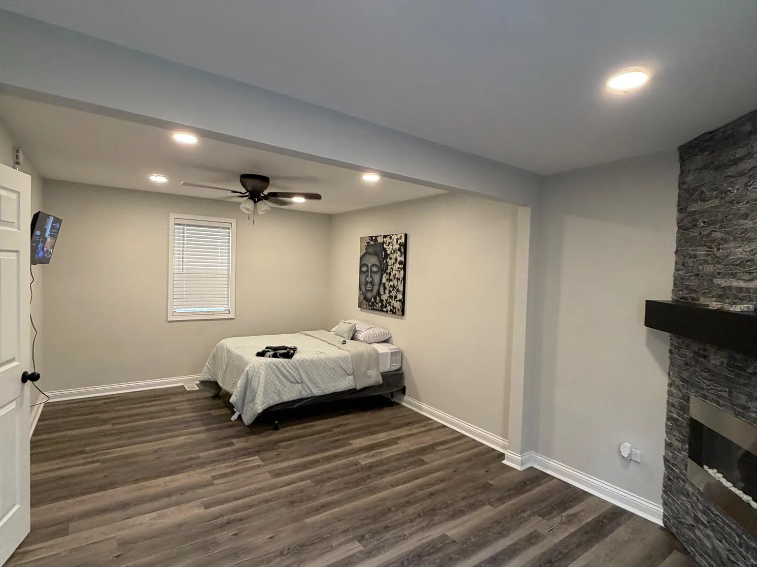 4 bed, 2.0 bath, 1350 sqft, $1,542 — Photo 2