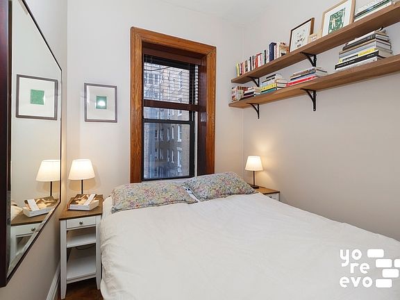 3rd image of 114 W 80th St APT 4R