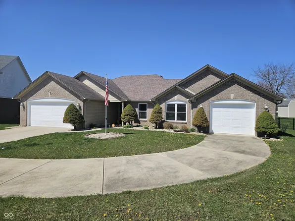 52 Spring Lake Ct, Trafalgar, IN 46181