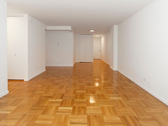5th image of 150 E 18th St APT 3E