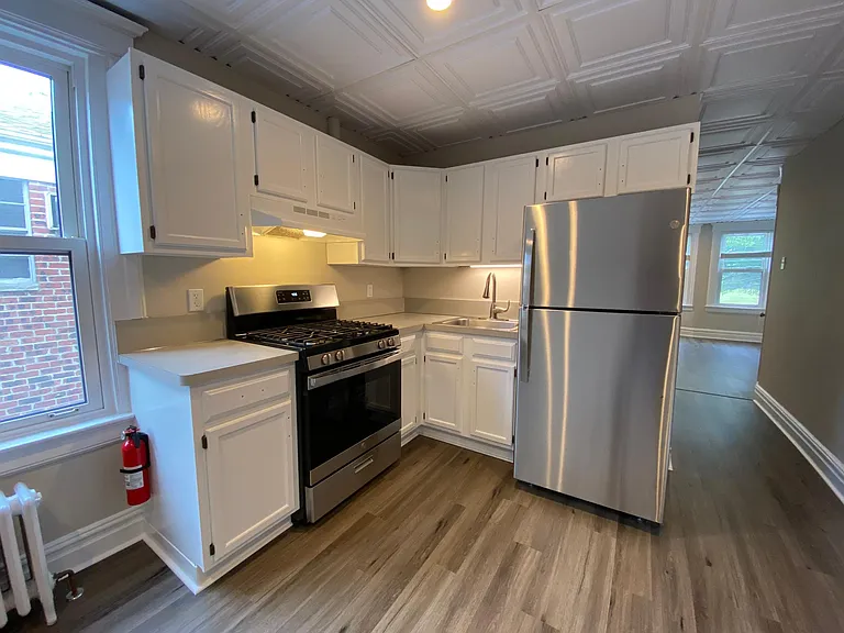 176 Glenwood Ave #2R — Photo 3