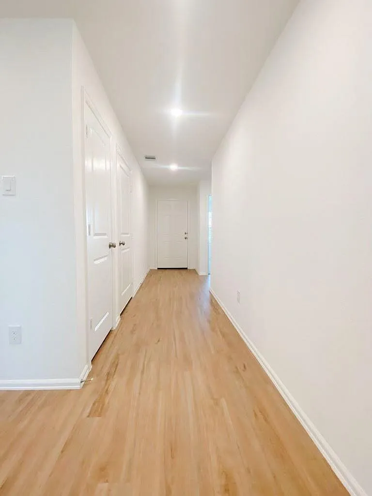 3 bed, 2.0 bath, 1860 sqft, $2,295 — Photo 2