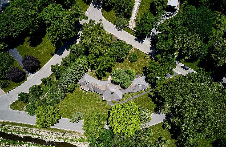 5515 Mission Dr, Mission Hills, KS 66208 | Zillow