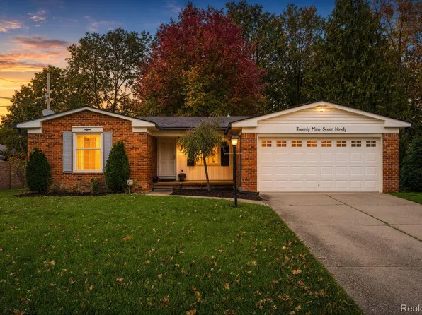 29790 Pierce Ave, Southfield, MI 48076